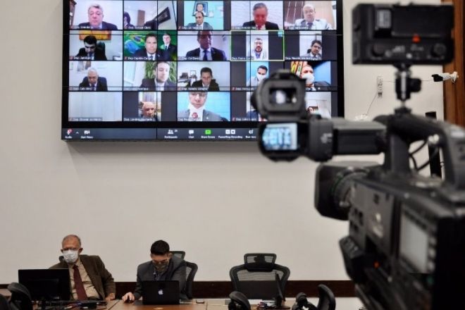 Assembleia debate projeto contra erotização infantil nas escolas