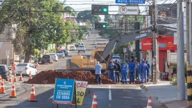 Obras de drenagem na rua Bahia vão eliminar ponto de alagamento