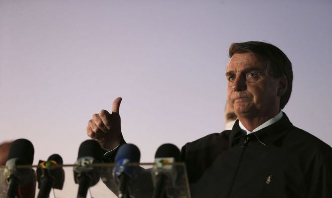 Bolsonaro pede que apoiadores não saiam às ruas no próximo domingo