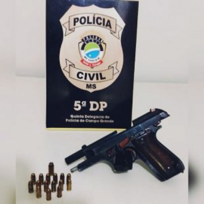 Homem é flagrado com arma de fogo