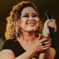 Projeto Nova promove live solidária da cantora Viviane Barreto 