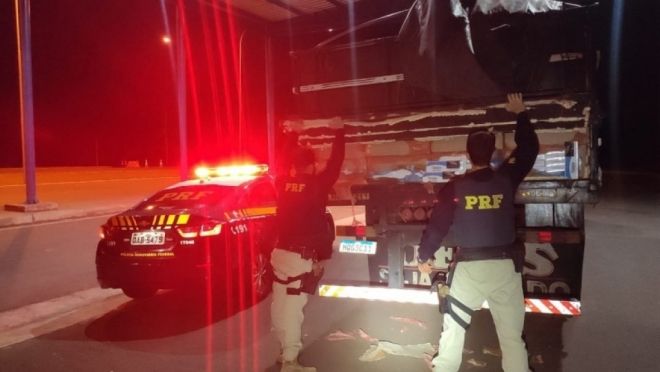 PRF apreende 175 mil maços de cigarros contrabandeados