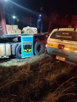 Após acidente polícia encontra mais de  600 kg de maconha em carreta 