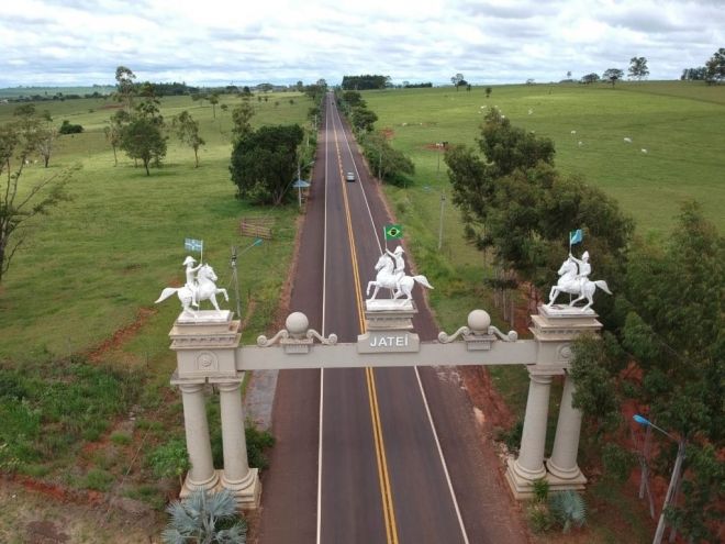 Entrada da cidade pela Rua do Travessão, após a rotatória da MS-376 