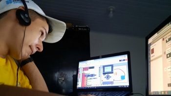 Alunos desenvolvem programações de robótica virtual