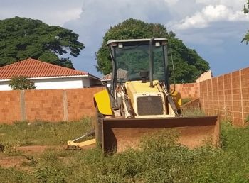 Homem é preso com escavadeira furtada 