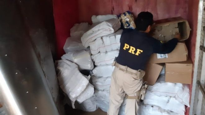 PRF apreende mais de 1 tonelada de maconha em caminhão 