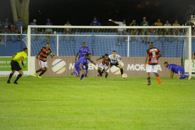 Aquidauanense &Aacute;guia negra
