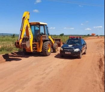 Retroescavadeira furtada é recuperada em MS 