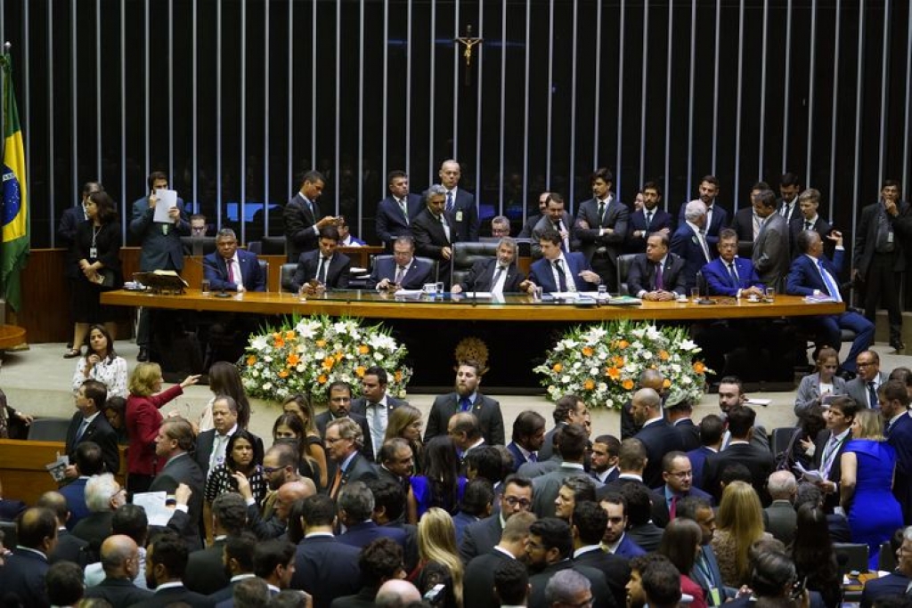 Candidatos a presidente da Câmara viajam pelo país para intensificar campanha