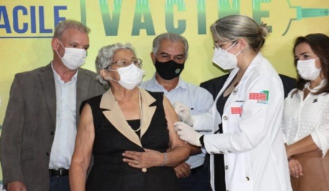 Primeira vacinada em MS é indígena e tem 91 anos