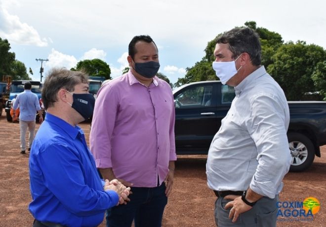 Eduardo Riedel e Beto Pereira reúnem-se com prefeito Edilson Magro em Coxim