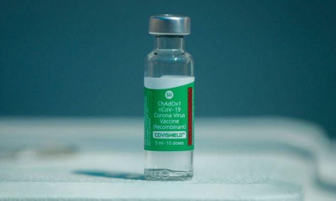 Brasil recebe primeiro lote do IFA para vacina da Fiocruz
