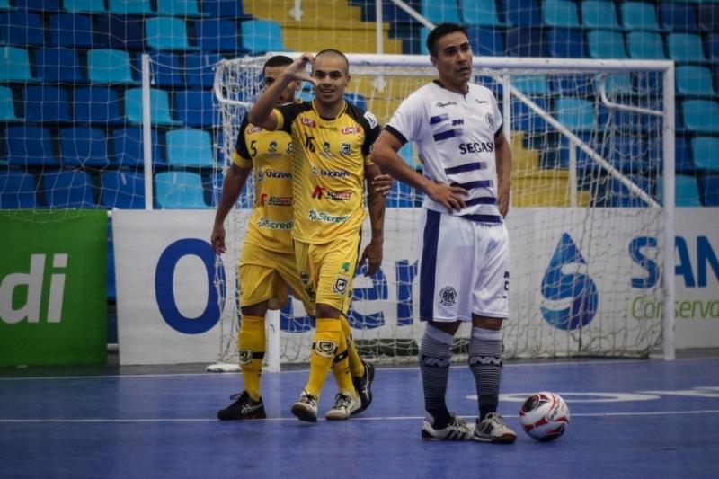 Goleiro de Futsal pode Avançar no Pênalti 