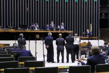 Câmara dos Deputados mantém prisão de Daniel Silveira