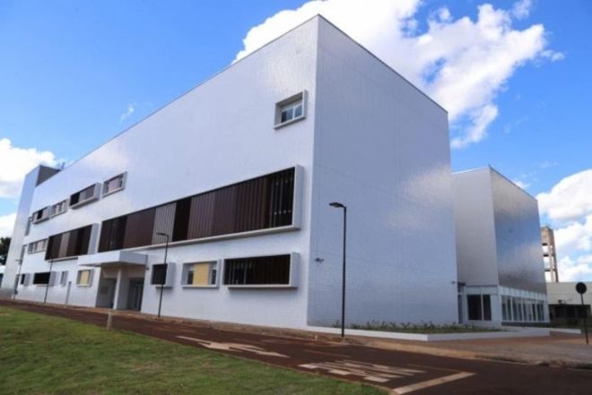 No dia da mulher ministro da Educação entrega obra na UMC em Dourados 