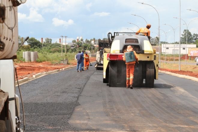 Seintra finaliza drenagem e inicia a pavimentação de Avenida 