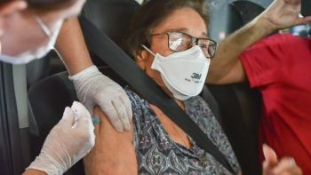Nesta segunda-feira prefeitura inicia vacinação em idosos com 77 anos 