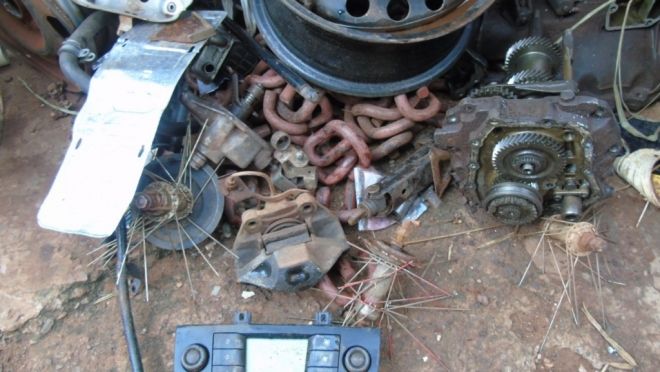Comerciante é presa por suspeita de vender placas de fixação de linhas de trem