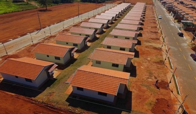 Governo do Estado entrega 76 casas em Ribas do Rio Pardo