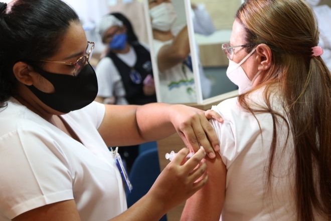 Secretaria de Saúde inicia vacinação em pessoas a partir de 60 anos