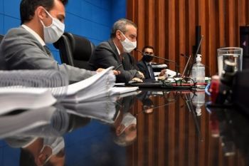 Deputados votam dois projetos em única discussão nesta quarta