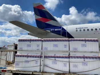 Avião Solidário transporta mais de 89,5 mil doses de vacinas a MS