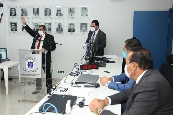 Ademir Santana toma posse como vereador em Campo Grande