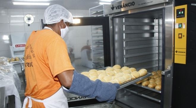 Panificadora do Presídio da Gameleira entra em funcionamento
