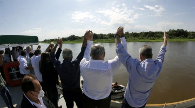 Ponte sobre Rio Paraguai 