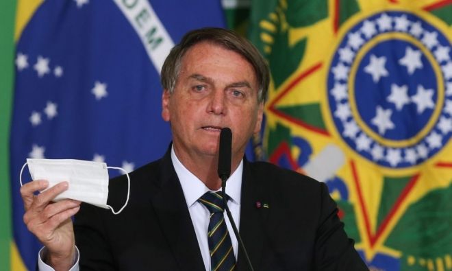 Bolsonaro solicita a desobrigação do uso de máscara 