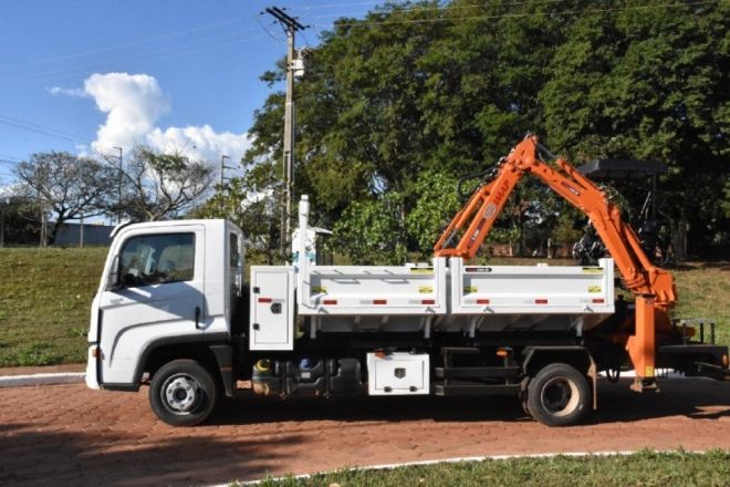 Caminhões customizados viabilizam serviços de esgoto em MS