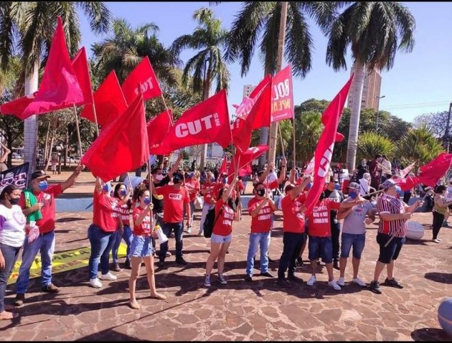Manifestantes protestam contra o Governo Bolsonaro na Capital