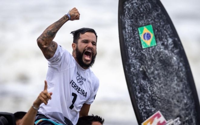 Surfista Italo Ferreira garante o primeiro ouro do Brasil em Tóquio