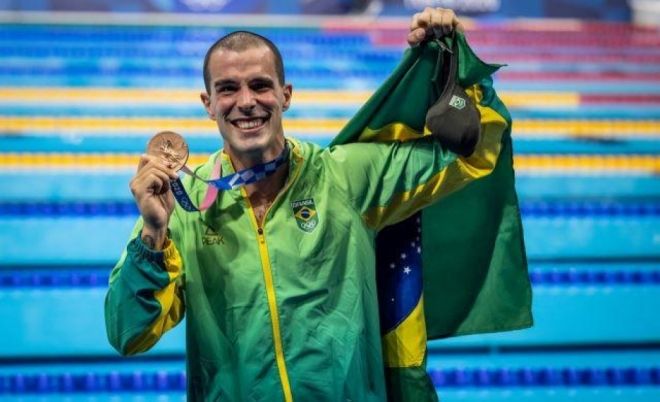 Brasil conquista bronze nos 50m livre nas Olimpíadas de Tóquio