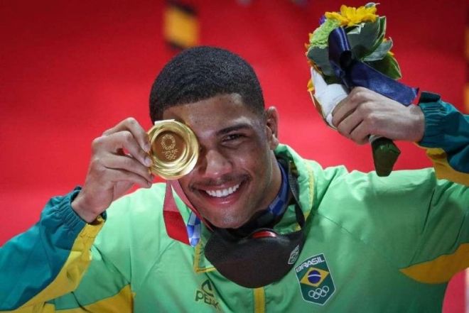 Hebert Conceição conquista ouro por nocaute no boxe 