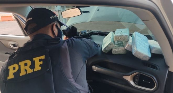 Pasta base de coca&iacute;na &eacute; apreendida pela PRF 