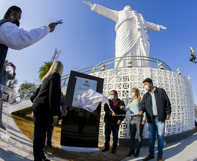 Cristo Rei do Pantanal é reinaugurado em Corumbá