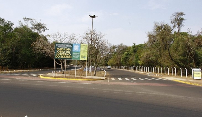 Avenida que dá acesso a órgãos públicos é interditada na Capital