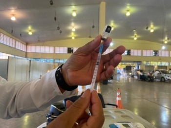 Vacina contra a covid-19 segue com aplicação de segunda dose 