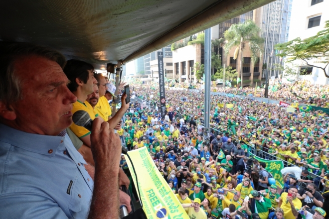 Em discurso, Bolsonaro diz que não seguirá ordens do STF