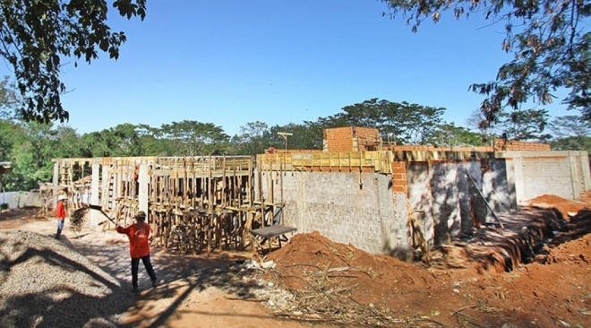 Após resgate de animal, policiais salvam operário em obra