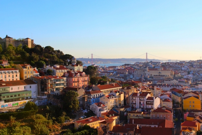 Com pandemia controlada, cidades portuguesas se preparam para receber turistas
