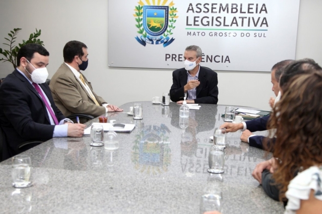 Paulo Corrêa recebe embaixador do Paraguai para acordos bilaterais