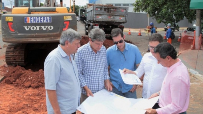 Em Brasília, prefeito solicita investimentos para reativar a Malha Oeste