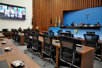 Parlamentares estaduais aprovam seis projetos nesta terça