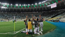 Com gols no final das partidas Corínthians e Fluminense vencem na 30ª rodada da Série A