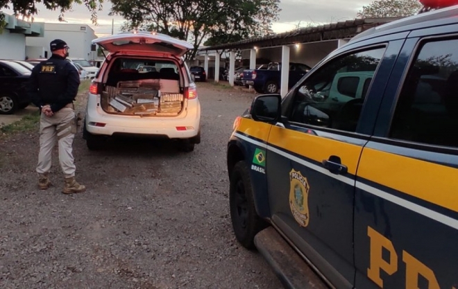 PRF intercepta uma tonelada de maconha e recupera veículo 