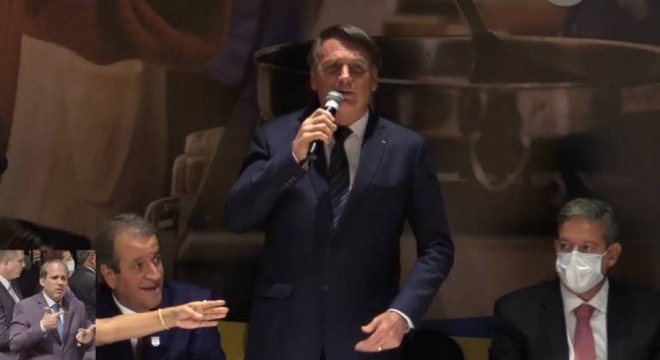 Mais de um ano sem partido, Presidente Jair Bolsonaro se filia ao Partido Liberal