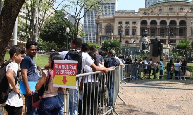 IBGE: desemprego cai 1,6% e atinge em 12,6% no primeiro trimestre
